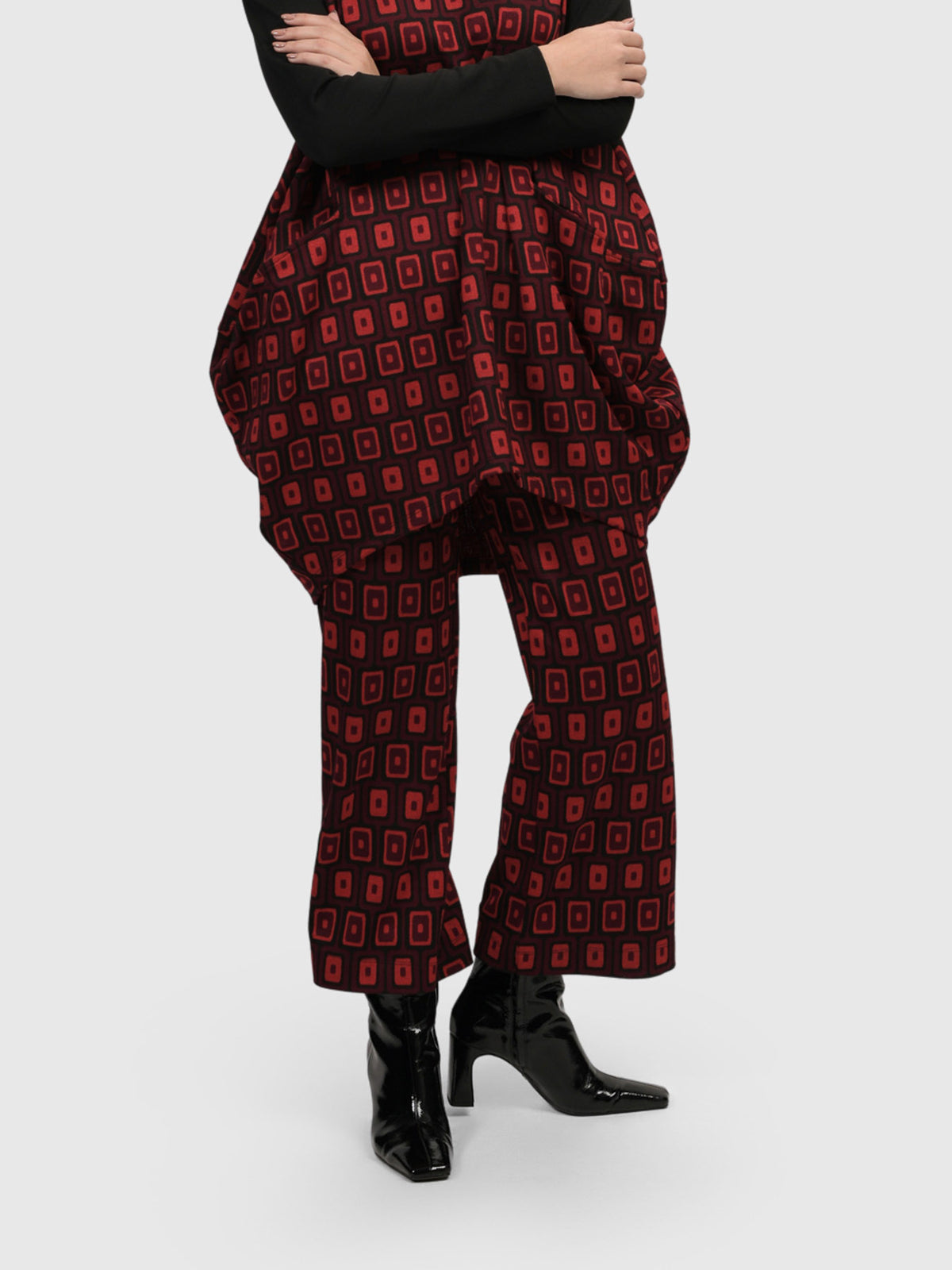 Alembika (Pre-Order) Pattern Knit Straight Leg Crop Pant, Red - Statement Boutique