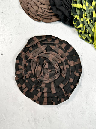 Flower Pin, Black/Brown