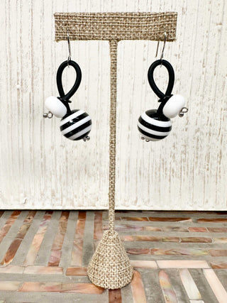 Abi Curl Earrings, Black/White