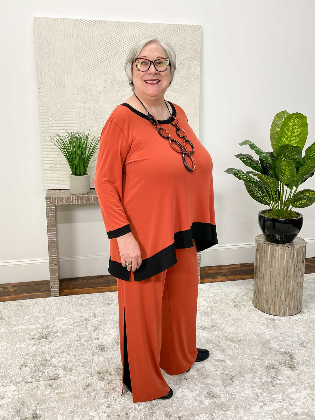 Eva Varro NGB 3/4 Sleeve Neck Band Tunic, Cinnabar/Black - Statement Boutique
