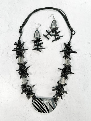 Resin Pendant & Wood Chips Necklace & Earrings Set, Black