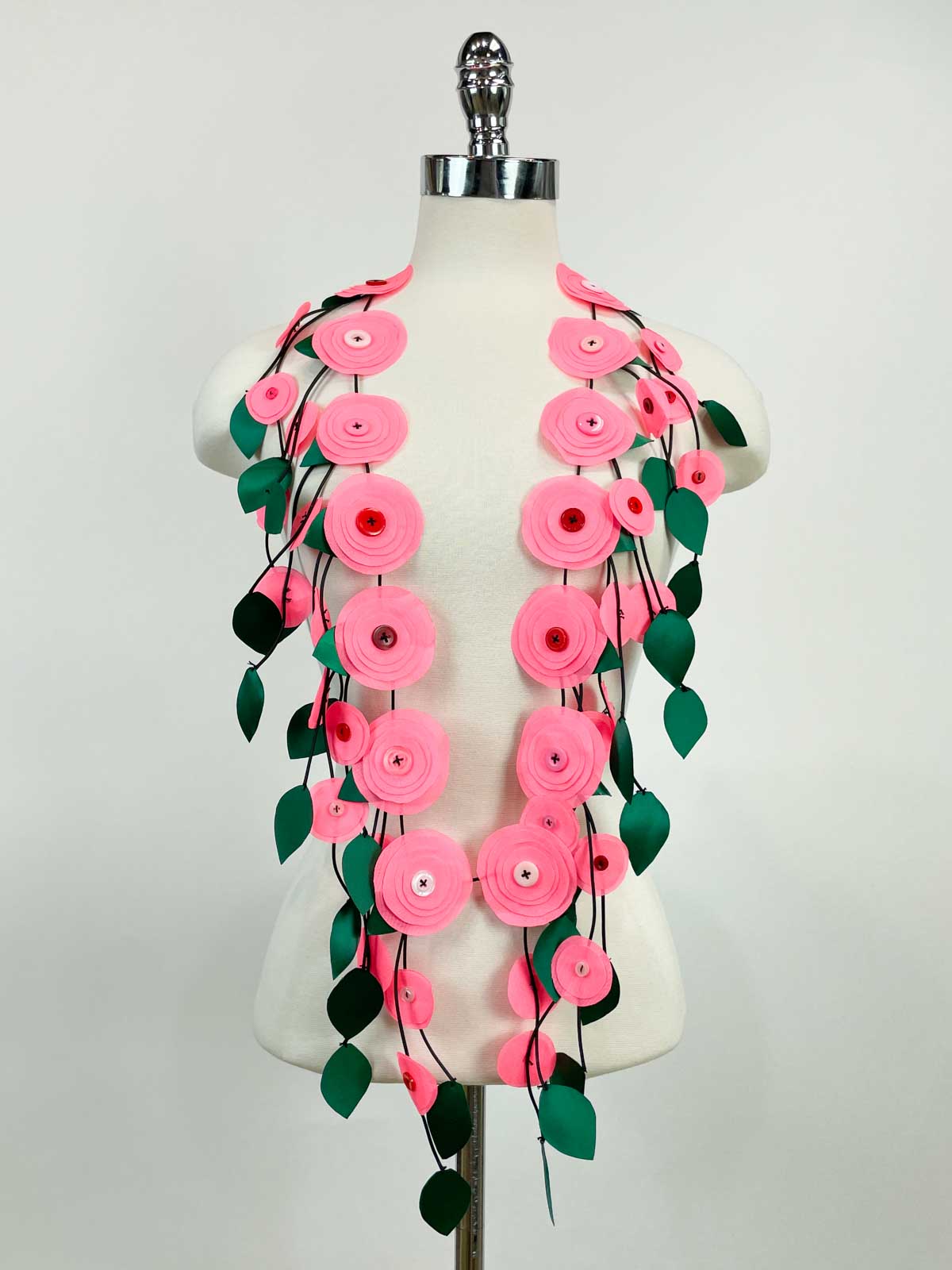 Fabric outlet flower necklace