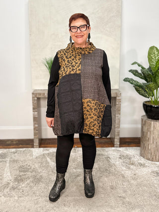 Santiago Tunic, Zoo
