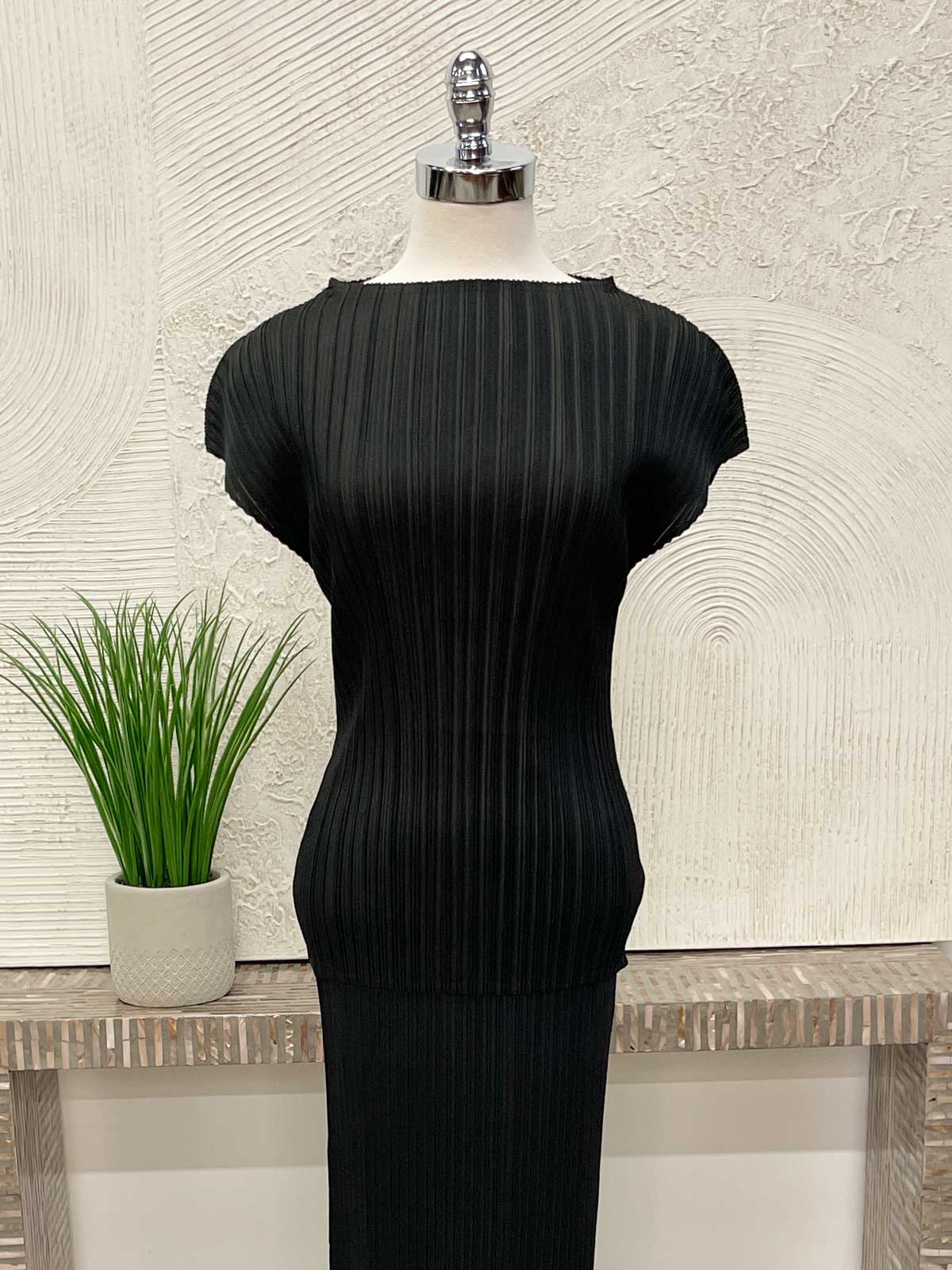 MC Oasis High Neck Tank, Black - Statement Boutique