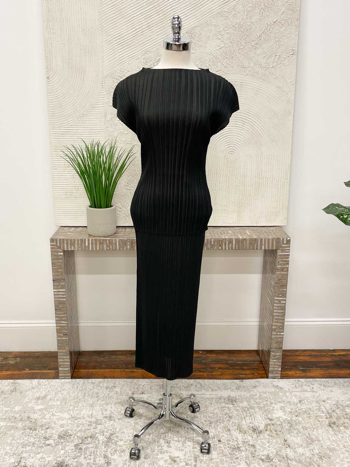 MC Oasis Straight Skirt, Black - Statement Boutique