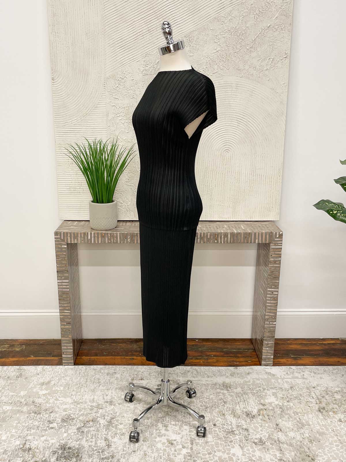 MC Oasis Straight Skirt, Black - Statement Boutique