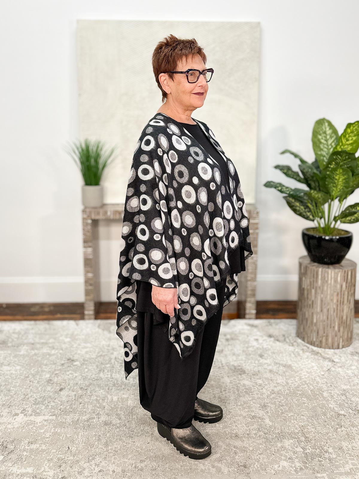 Rapti Fashion Cashmere Reversible Ruana, Dots Black Grey Statement