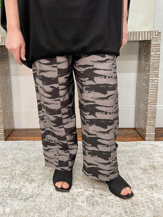 Shana Art Print Pocket Hem Pant, Grey - Statement Boutique