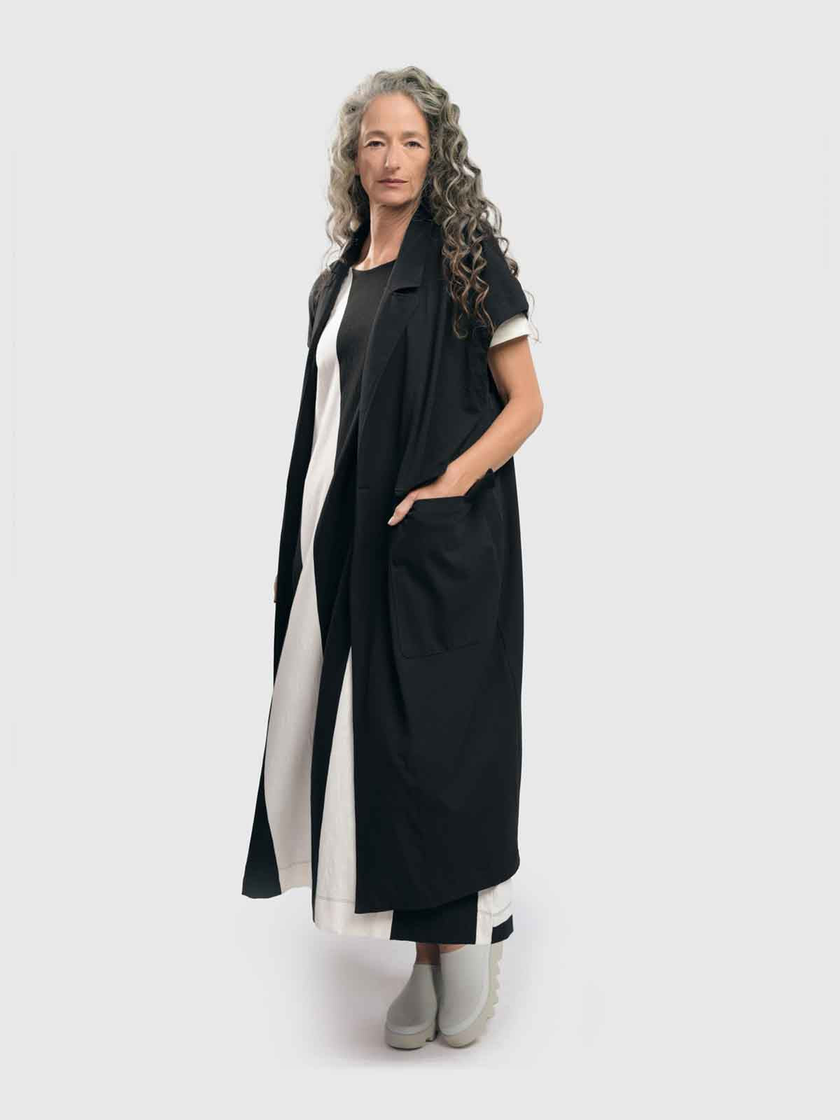 Alembika (Pre-Order) Urban Duster Vest, Black - Statement Boutique