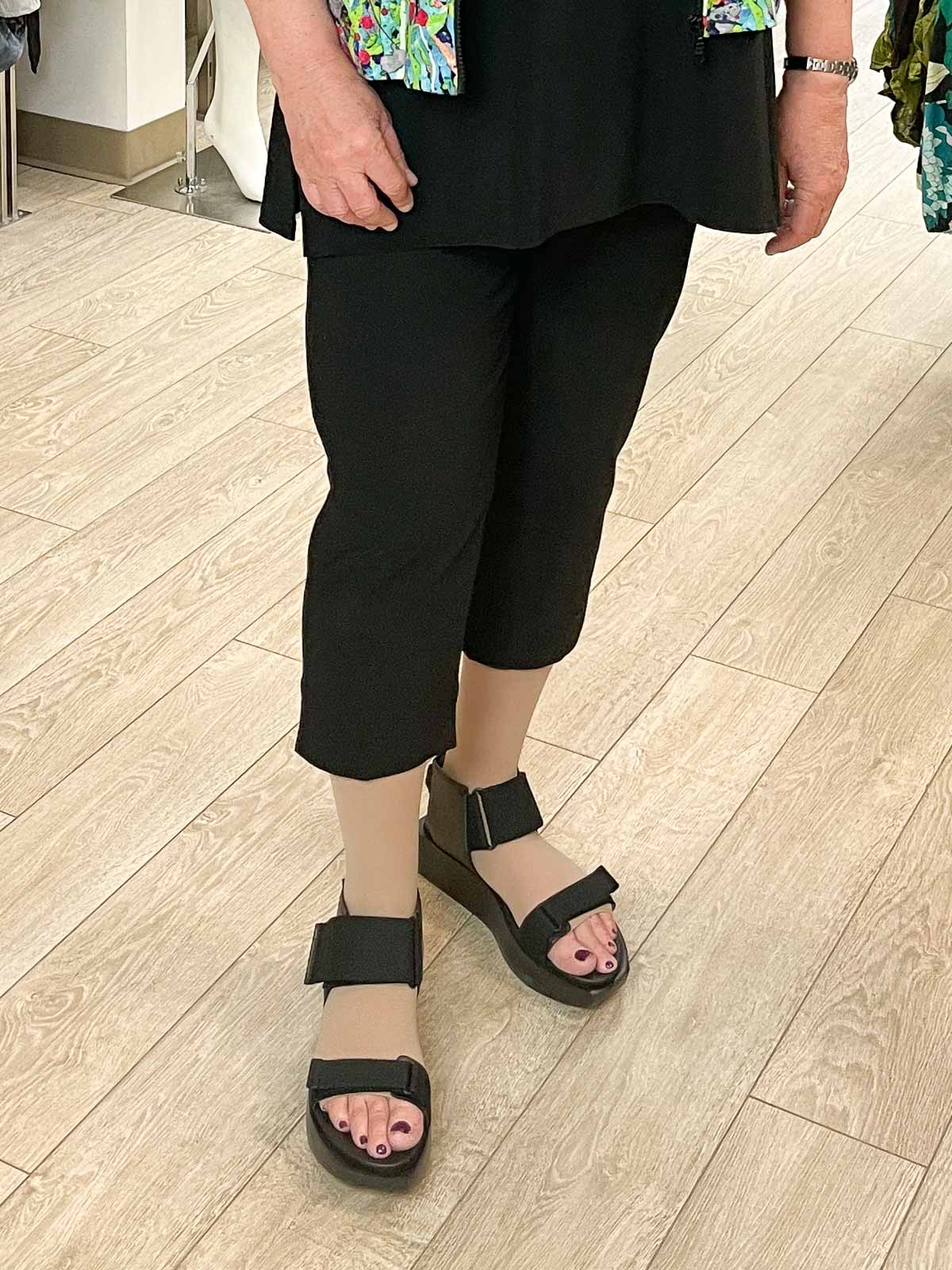 Robell Rose Super Slim Back Seam Capri, Black - Statement Boutique